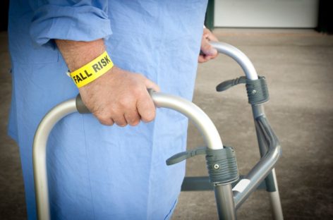 Tips for older people to prevent falls and fractures